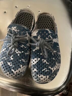 Kids Navy and White Camo Lightweight Slip-On Shoes